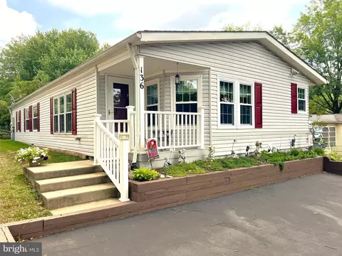 136 Deerfield Dr, Souderton, PA 18964