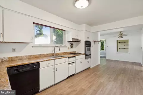 2915 Sheffield Dr, Plymouth Meeting, PA 19462