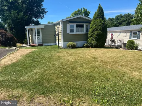 21 Woodsbluff Run, North Wales, PA 19454