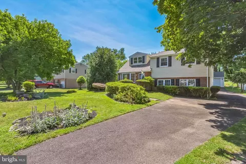 302 Penn Oak Rd, Flourtown, PA 19031