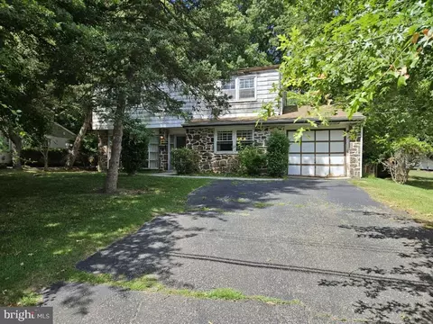 533 Evergreen Ln, Lafayette Hill, PA 19444
