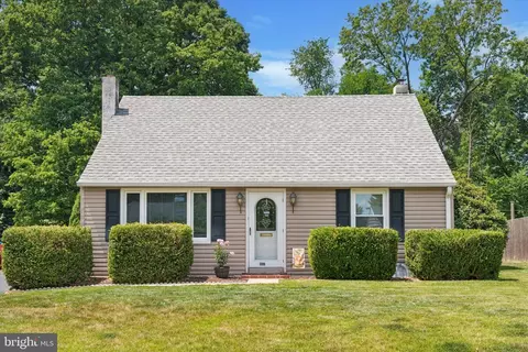 1037 Cardinal Rd, Norristown, PA 19403
