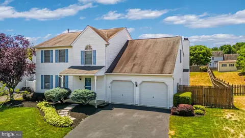 1393 Juniper St, Pottstown, PA 19464