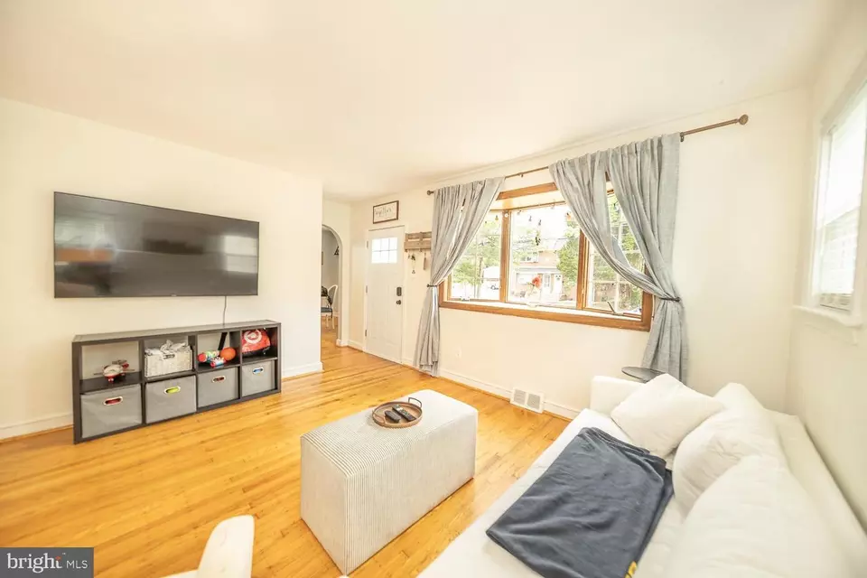  18 S Sylvania Ave, Jenkintown, PA 19046 photo 5
