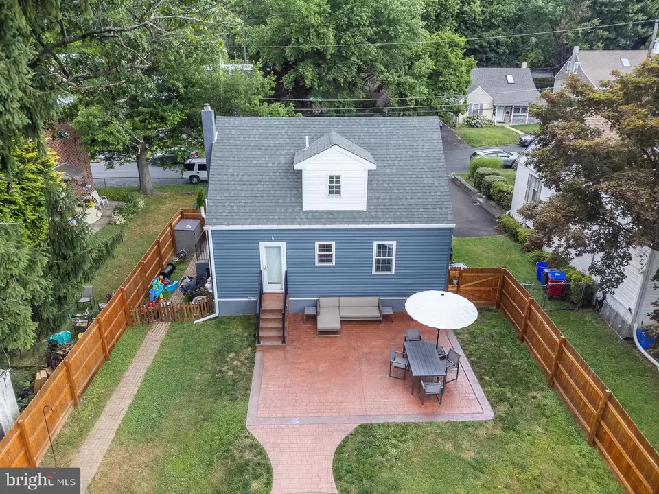  18 S Sylvania Ave, Jenkintown, PA 19046 photo 2