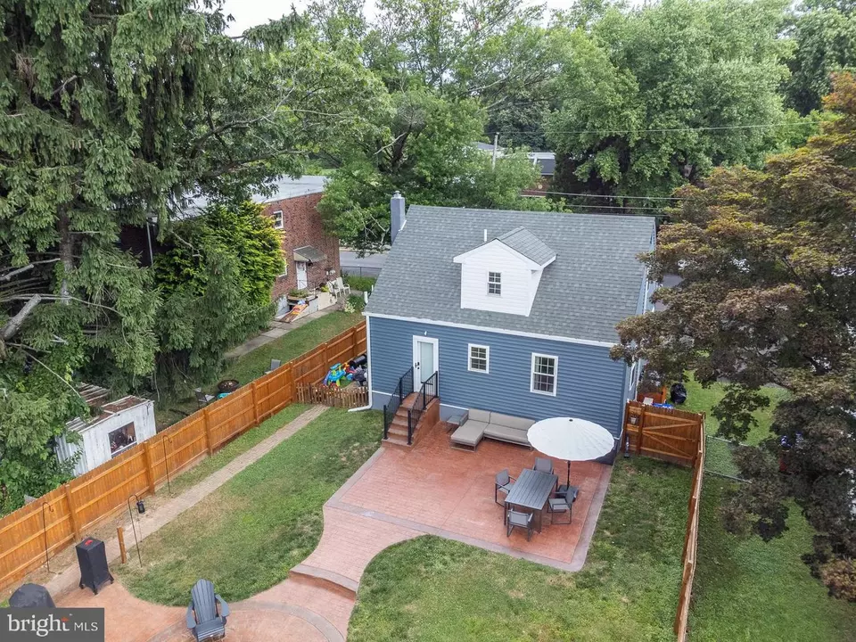  18 S Sylvania Ave, Jenkintown, PA 19046 photo 3