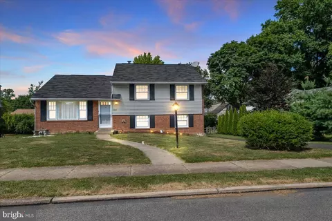 7803 Laurel Ln, Wyndmoor, PA 19038