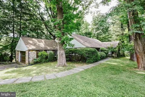 1066 Sparrow Rd, Jenkintown, PA 19046