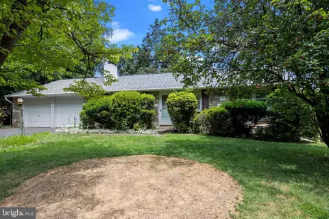 2140 Edge Hill Rd, Huntingdon Valley, PA 19006