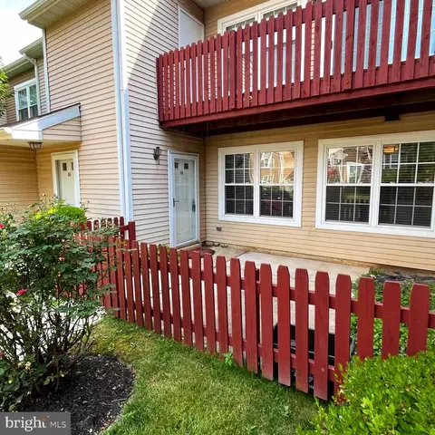 80 Woodbine Ct #P-11, Horsham, PA 19044