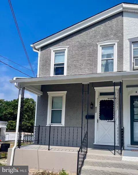 611 E Howard St, Stowe, PA 19464
