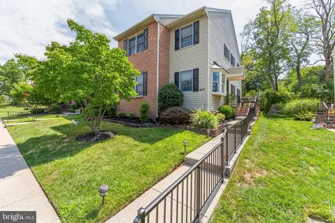 231 Georgetowne Ct, Royersford, PA 19468