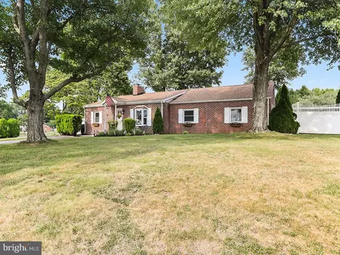 1400 Marlyns Ln, North Wales, PA 19454