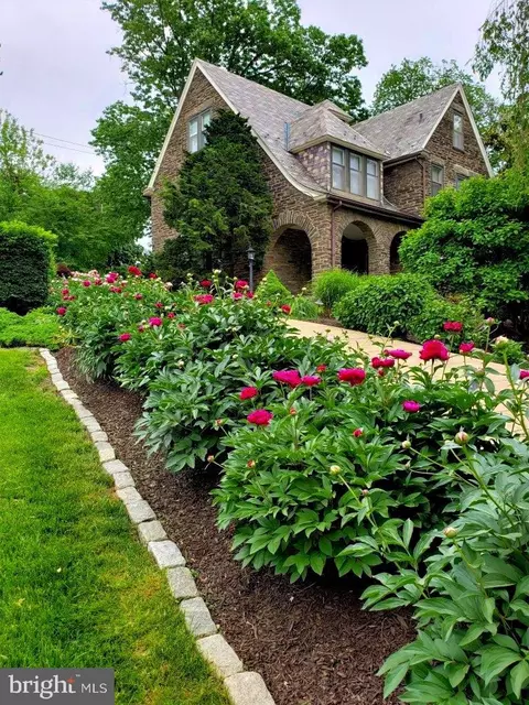 8141 High School Rd, Elkins Park, PA 19027