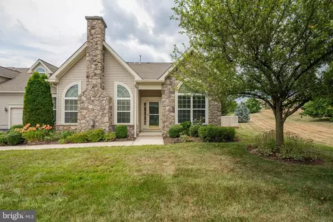 424 Pebble Beach Dr, Royersford, PA 19468