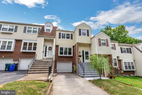 2124 Ash Ln, Lafayette Hill, PA 19444