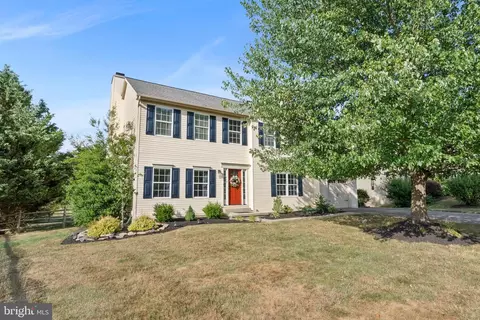 621 Charles Dr, Gilbertsville, PA 19525