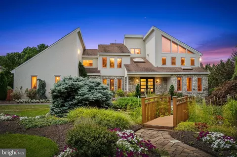 684 Korisa Dr, Huntingdon Valley, PA 19006