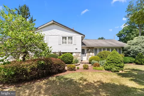 29 Mcfadden Dr, Huntingdon Valley, PA 19006