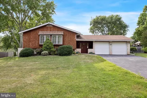 521 Falcon Rd, Audubon, PA 19403