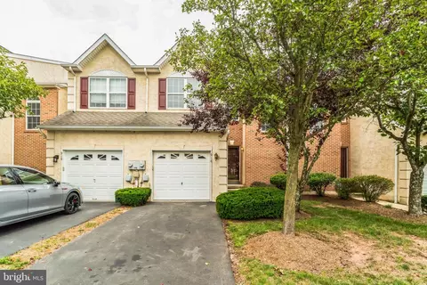 916 Vanguard Dr, Red Hill, PA 18076