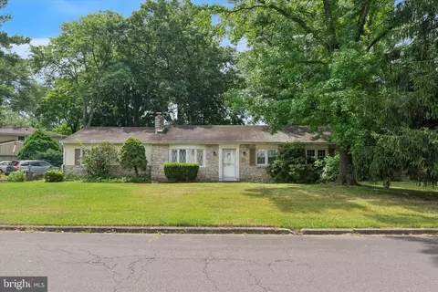 130 Woodland Rd, Huntingdon Valley, PA 19006