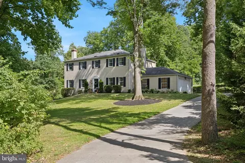 2143 Greenbrier Dr, Villanova, PA 19085