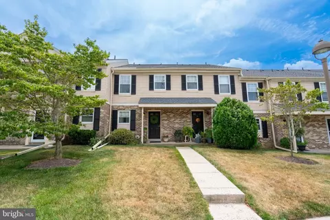 8 Bromley Dr, Blue Bell, PA 19422