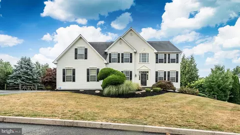 988 Stuart Dr, Pottstown, PA 19464