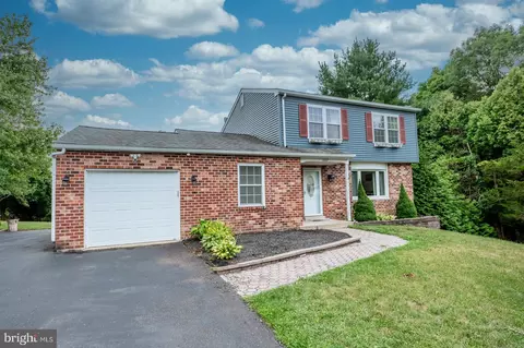 1049 Crimson Ln, Pottstown, PA 19464