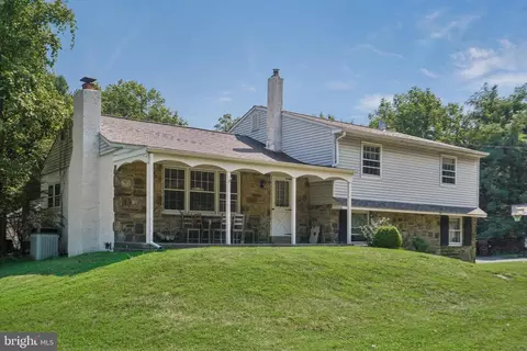 817 Hoover Rd, Blue Bell, PA 19422