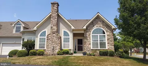 450 Pebble Beach Dr, Royersford, PA 19468
