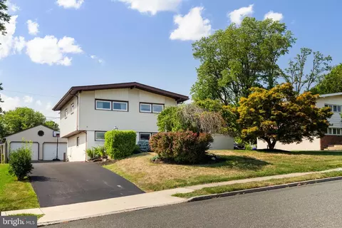 206 Yellowstone Rd, Plymouth Meeting, PA 19462