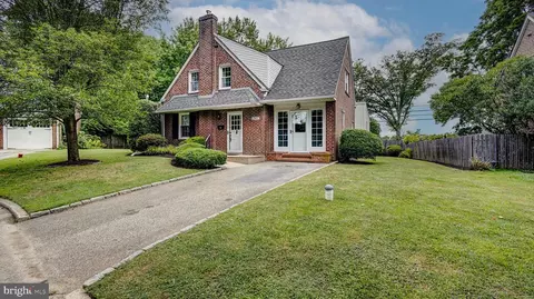 2307 N Gilinger Rd, Lafayette Hill, PA 19444