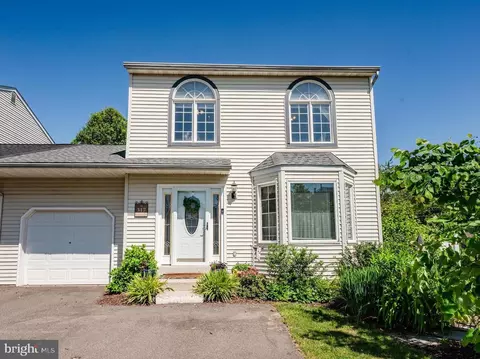 317 Aronimink Dr, Royersford, PA 19468