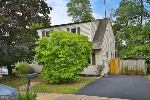 2828 Phipps Ave, Willow Grove, PA 19090