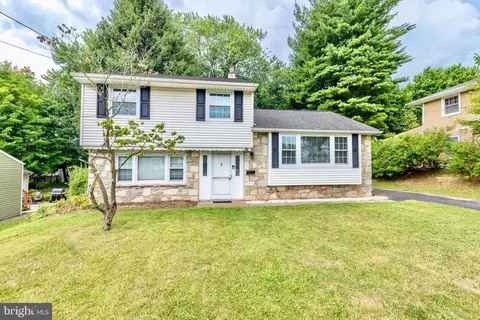 429 Robin Rd, Hatboro, PA 19040
