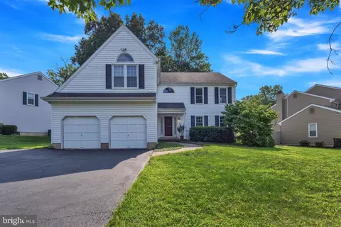 106 Runnymede Dr, Lansdale, PA 19446