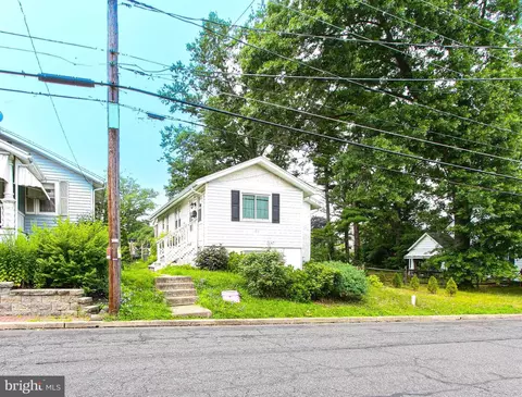 105 Penn St, Pennsburg, PA 18073