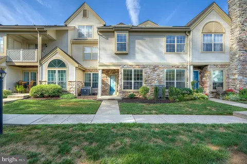 1302 Foxmeadow Dr #CONDO 1302, Royersford, PA 19468