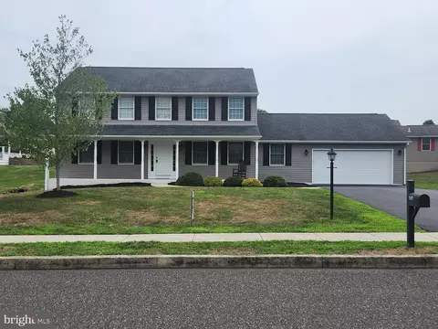2427 Magnolia Dr, Gilbertsville, PA 19525