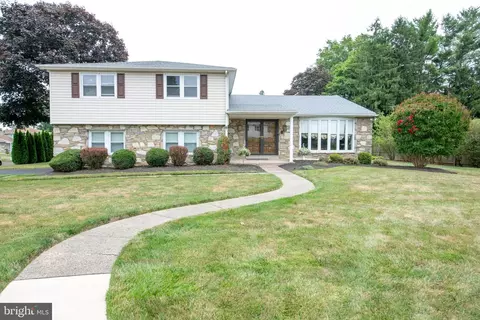 785 Bobwhite Ln, Huntingdon Valley, PA 19006