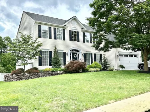 1046 Runaway Dr, Pennsburg, PA 18073