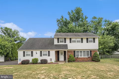 35 Latchstring Ln, Hatboro, PA 19040