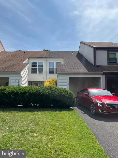 17 Barrel Stave Cir, Horsham, PA 19044