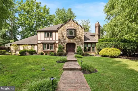 3049 Dileo Dr, Lafayette Hill, PA 19444