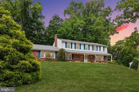 8902 Carlisle Rd, Wyndmoor, PA 19038