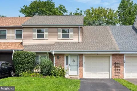 7 Greenwoods Dr, Horsham, PA 19044
