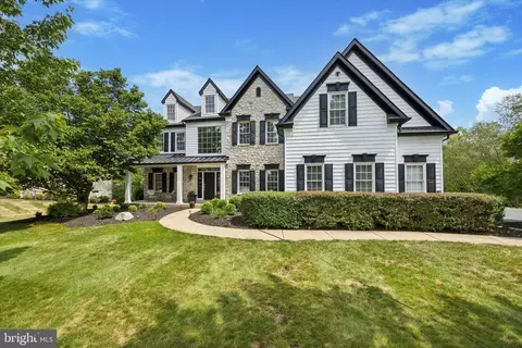 10 Longacre Dr, Collegeville, PA 19426