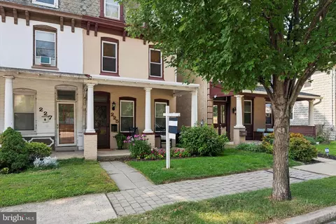 225 Spring Mill Ave, Conshohocken, PA 19428